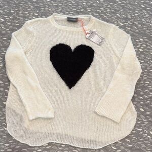 WOODEN SHIPS Crew Neck White Sweater with Black Heart NWT, size M/L